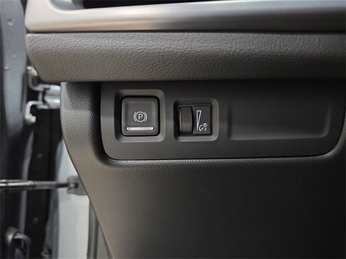 Certified 2025 Cadillac XT4 Premium Luxury image 22