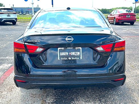 Used 2025 Nissan Altima 2.5 SV FWD image 7