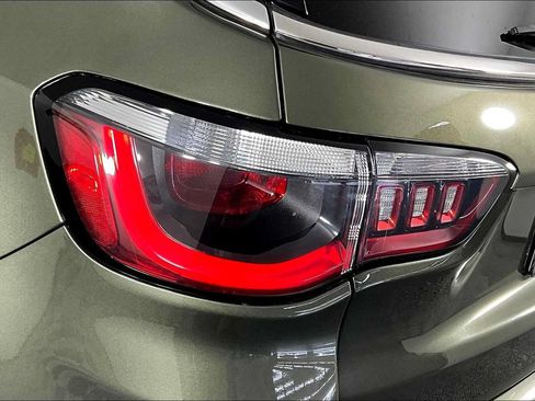 Used 2018 Jeep Compass Latitude w/ Popular Equipment Group FWD image 26