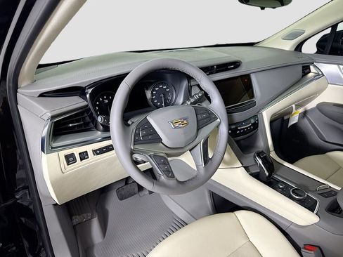 New 2025 Cadillac XT5 Premium Luxury w/ Technology Package AWD/4WD image 9