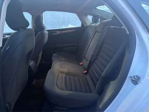 Used 2018 Ford Fusion SE image 16