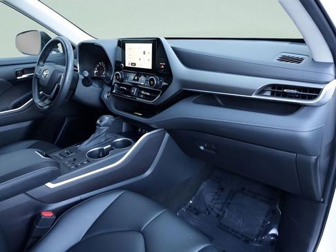 Used 2023 Toyota Highlander XLE image 22