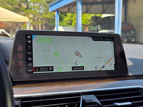 Used 2018 BMW 530i xDrive AWD/4WD image 28