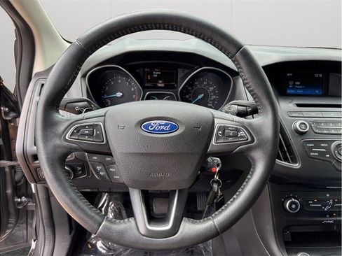 Used 2015 Ford Focus SE w/ SE Sport Package FWD image 16