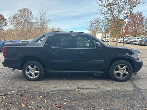 Used 2011 Chevrolet Avalanche LT w/ Luxury Package image 6