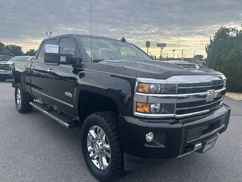 Used 2018 Chevrolet Silverado 2500 High Country w/ Duramax Plus Package AWD/4WD image 6