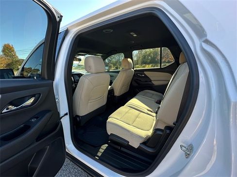 Used 2023 Chevrolet Traverse LS image 19