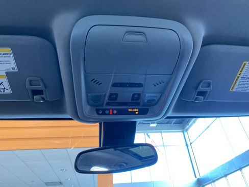 Used 2018 Chevrolet Equinox Premier image 13