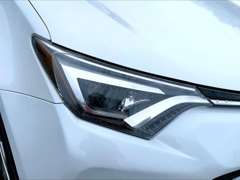Used 2018 Toyota RAV4 Limited AWD/4WD image 27
