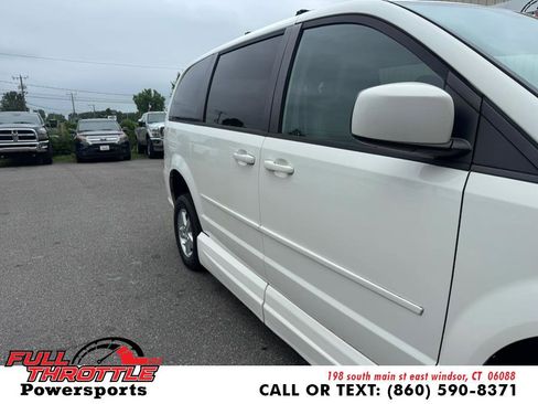 Used 2012 Dodge Grand Caravan SXT image 2
