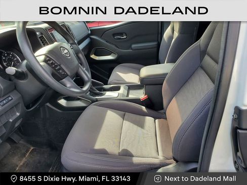 Used 2024 Nissan Frontier SV image 14