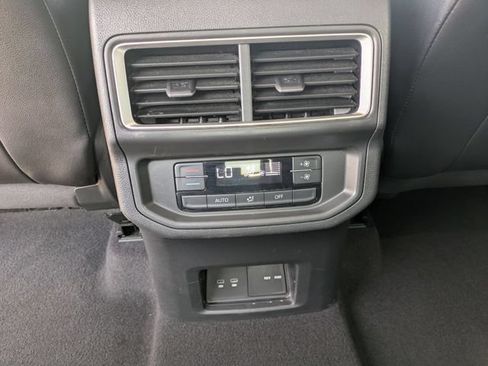 Used 2024 Volkswagen Atlas SE AWD/4WD image 18