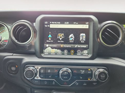 Used 2022 Jeep Wrangler Unlimited Sahara AWD/4WD image 15