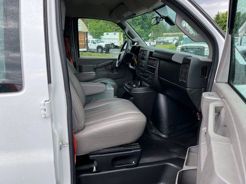 Used 2018 Chevrolet Express 2500 w/ Driver Convenience Package RWD image 20