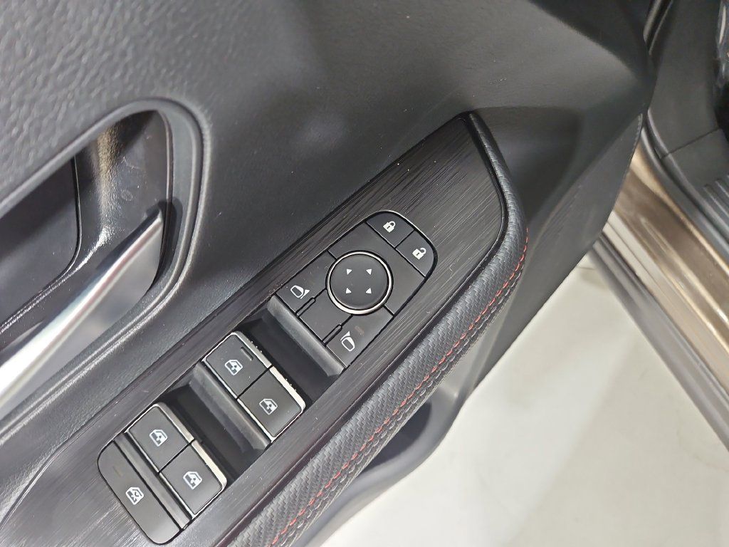 Certified 2025 Nissan Kicks SR FWD image 13