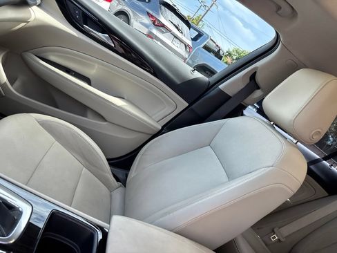 Used 2018 Buick Regal Essence w/ Driver Confidence Package #1 AWD/4WD image 17