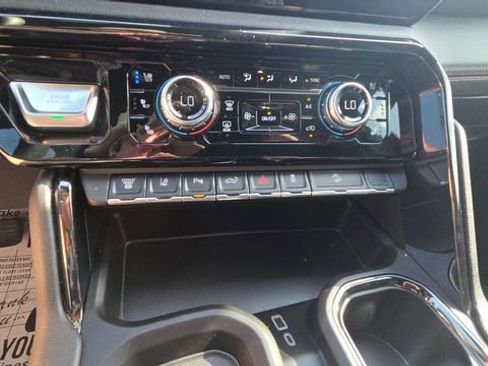 Used 2024 GMC Sierra 2500 AT4 w/ AT4 Preferred Package image 30