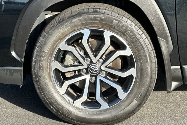 Certified 2024 Toyota Corolla Cross AWD Hybrid w/ Moonroof Package image 31