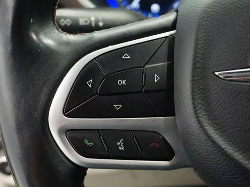 Used 2018 Chrysler Pacifica Touring-L Plus image 28