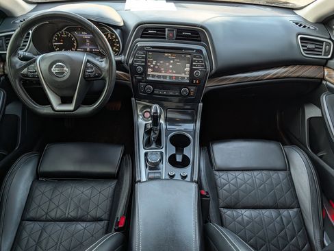 Used 2018 Nissan Maxima Platinum image 10