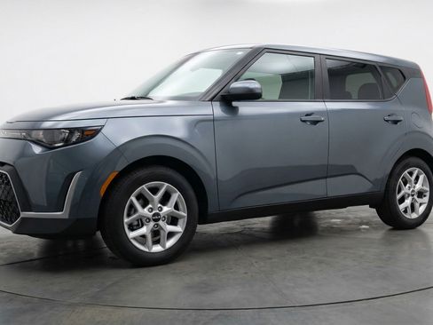 Used 2025 Kia Soul LX w/ LX Technology Package FWD image 3