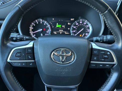 Used 2022 Toyota Highlander XLE FWD image 24