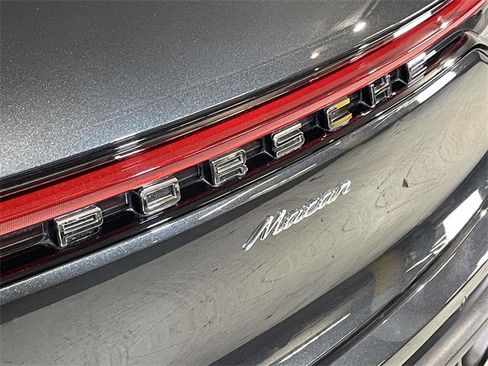 Used 2025 Porsche Macan image 9