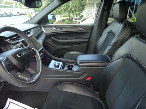 Used 2024 Jeep Grand Cherokee L Laredo AWD/4WD image 12