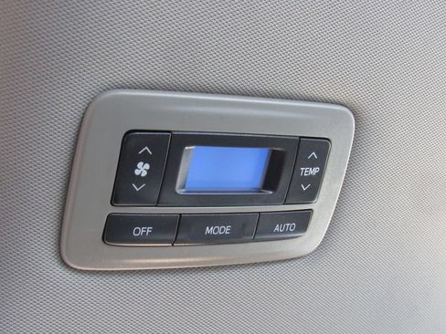 Used 2016 Toyota Sienna XLE w/ XLE Navigation Package FWD image 35