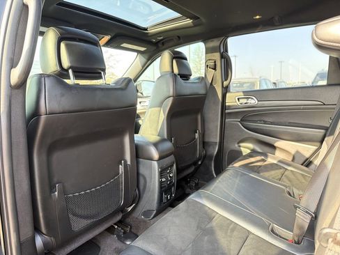 Used 2019 Jeep Grand Cherokee Altitude image 12