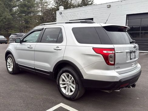 Used 2015 Ford Explorer XLT w/ Equipment Group 202A image 5