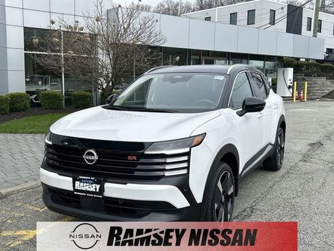 Used 2025 Nissan Kicks SR FWD image 1