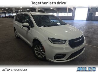 Used 2023 Chrysler Pacifica Touring-L FWD video 1