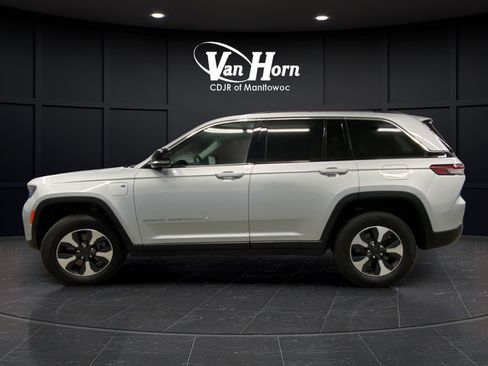 Used 2024 Jeep Grand Cherokee Limited 4xe w/ Luxury Tech Group II AWD/4WD image 4