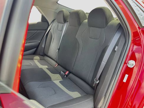 Used 2025 Hyundai Elantra SE w/ Cargo Package FWD image 22