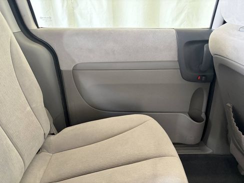 Used 2008 Kia Sedona LX FWD image 9