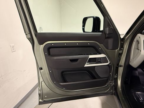 Used 2022 Land Rover Defender 110 S image 21