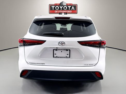 Used 2023 Toyota Highlander XLE AWD/4WD image 6