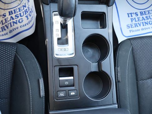 Used 2017 Subaru Outback 2.5i Premium image 16