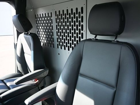 Used 2025 Mercedes-Benz Sprinter 2500 image 5