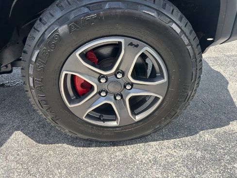 Used 2018 Jeep Wrangler Unlimited Sport S AWD/4WD image 19