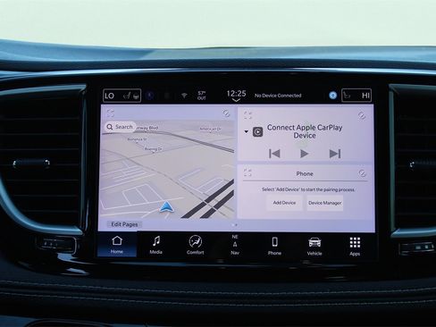 Used 2025 Chrysler Pacifica Limited image 14