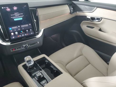 Certified 2025 Volvo XC90 B5 Core w/ Climate Package image 19