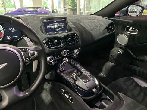 Used 2019 Aston Martin V8 Vantage Coupe RWD image 30