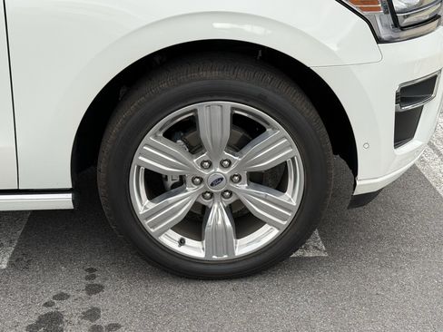 Used 2024 Ford Expedition Max Platinum image 12