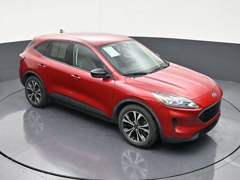 Used 2021 Ford Escape SE w/ SE Sport Appearance Package image 18