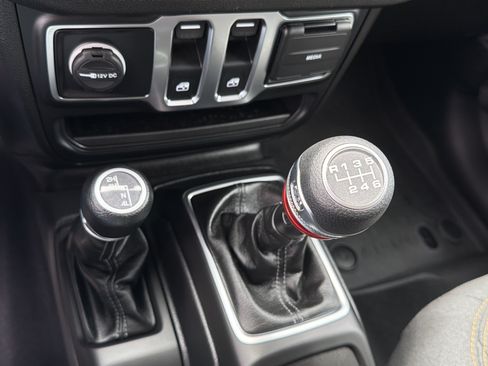 Used 2025 Jeep Wrangler Sport AWD/4WD image 20
