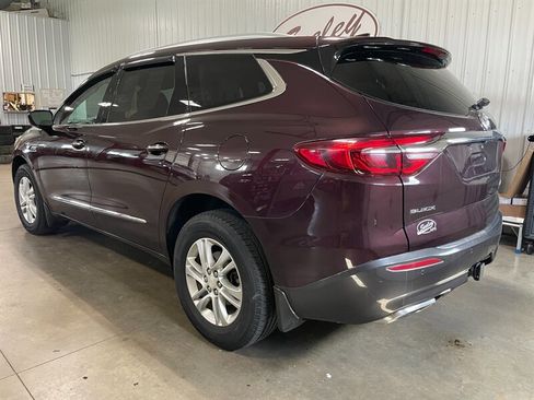 Used 2018 Buick Enclave Essence AWD/4WD image 3