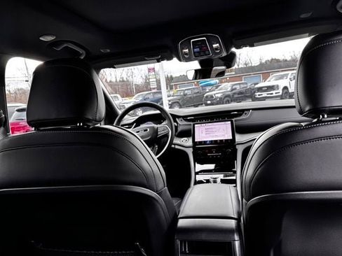 New 2025 Jeep Grand Cherokee Limited image 16