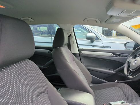 Used 2018 Volkswagen Passat 2.0T S w/ Driver Assistance Package FWD image 9